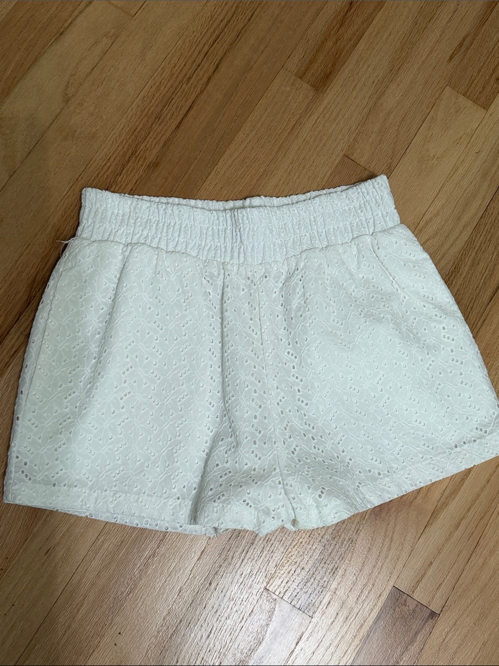 ZARA Women's White Eyelet Elastic-Waist Shorts